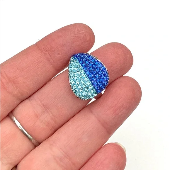 $3/20 Two tone blue rhinestone ring - Picture 7 of 9